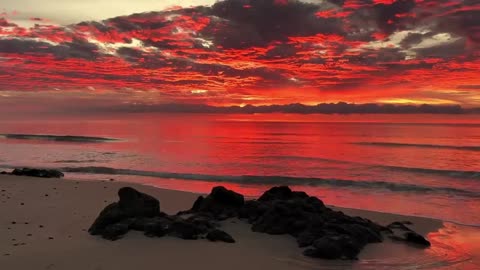 Beautiful Beach Sunset with Calming Ocean Wave Sounds