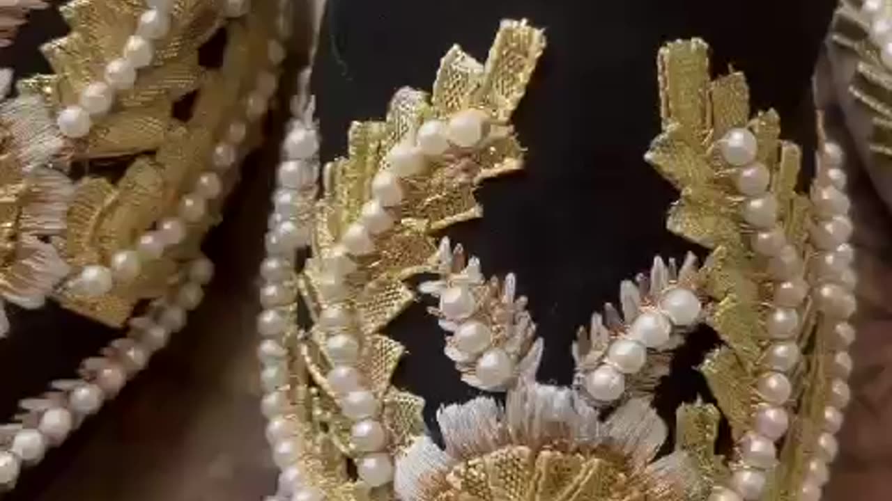 EMBROIDERED MULES