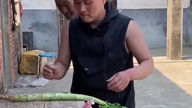 ⚠️⚠️No one got hurt in this video just funny video.⚠️⚠️ Don’t laugh alone share it 😂🤣
