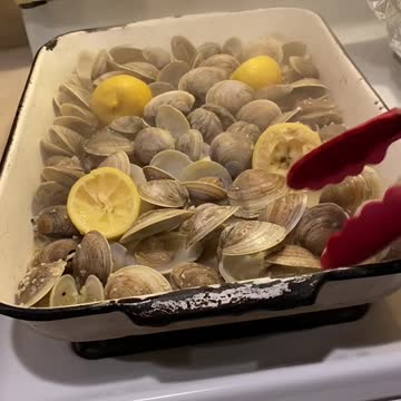 SAVORY STEAMED CLAMS! 😋