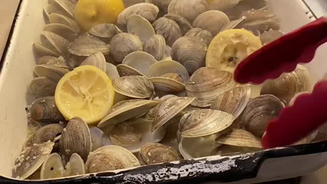 SAVORY STEAMED CLAMS! 😋