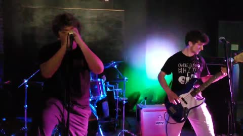 Mama's Headache "Living In A Dream World"