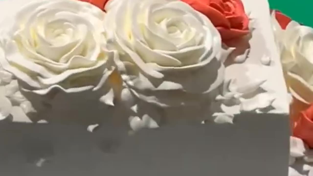 Stunning birthday cake decorating technique 💝💝 #shorts (2)