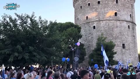 Δείτε με τα μάτια σας τις παρελάσεις και συγκρίνετε.