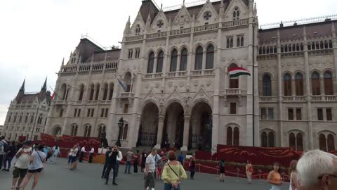 Parlament és a Kossuth tér The Hungarian Parliament and Kossuth Square 20th August