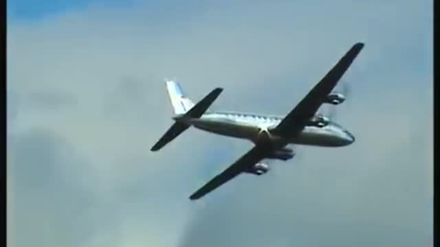 Messerschmitt Me 262 "Schwalbe" - First Flight Over Berlin after 61 Years, Historical Footage!