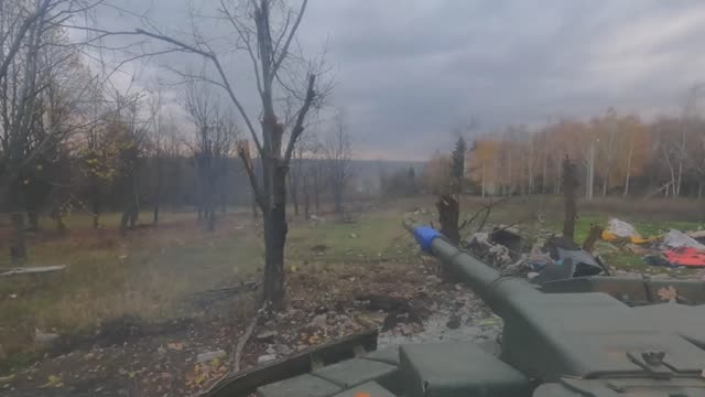 Ukrainian tank firing on Russian position near Bakhmut