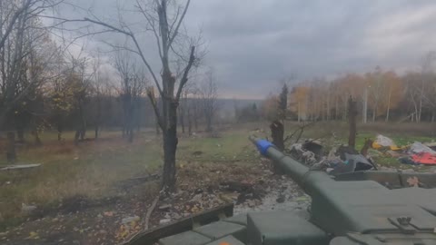 Ukrainian tank firing on Russian position near Bakhmut
