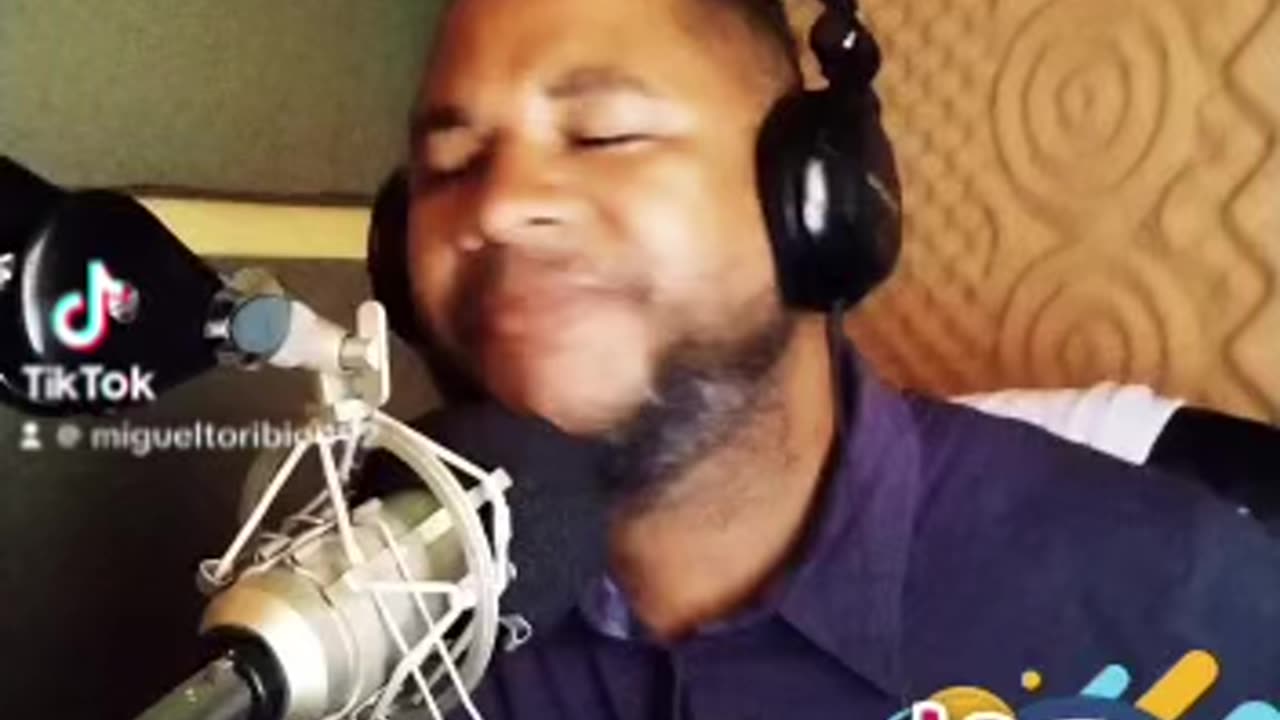 ME GUSTA TANTO— MICKY TORIBIO