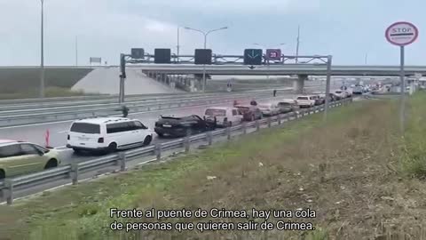 Frente al Puente de Crimea, la cola de quienes desean salir de Crimea ha crecido a seis kilómetros,