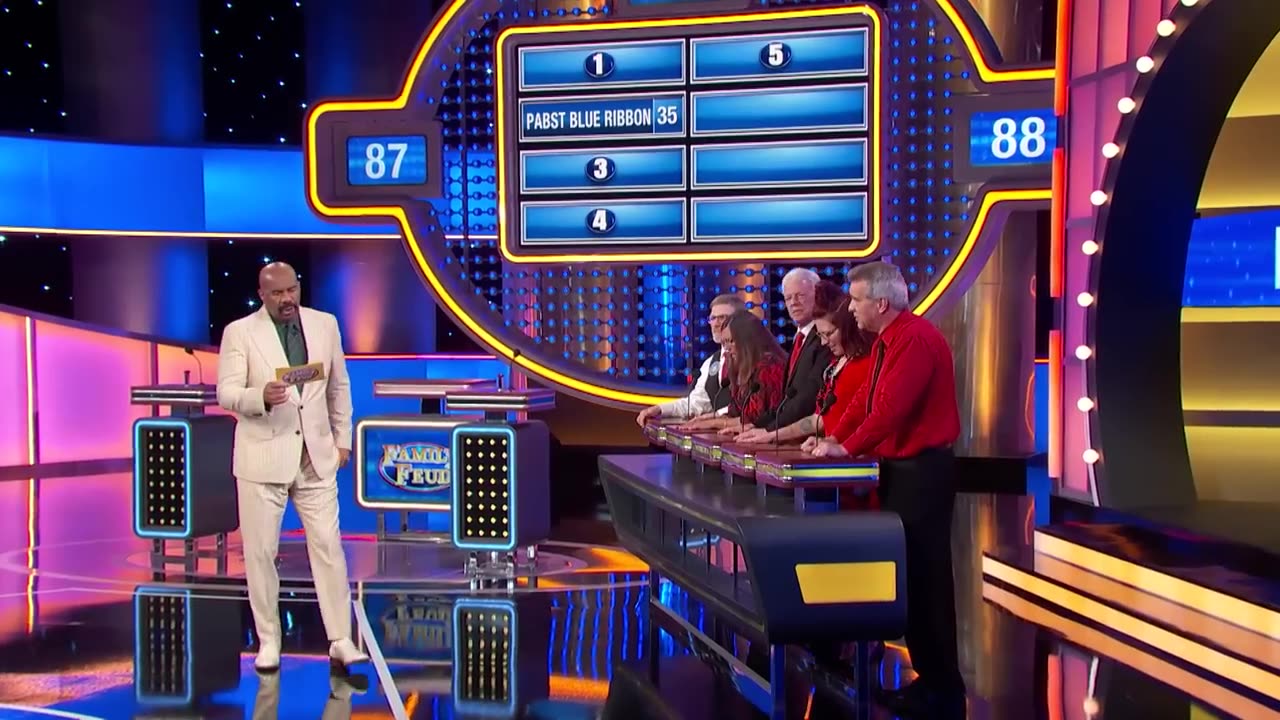 Steve Harvey goes WILD for Bob’s hardcore answer! #familyfued #rumble #steveharvey