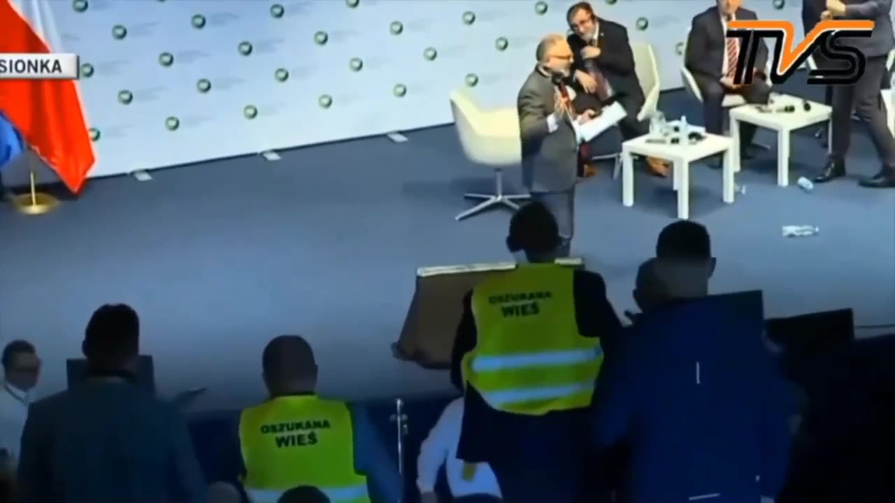 Deputy PM of Poland hit with eggs and call “traitor” 🇵🇱