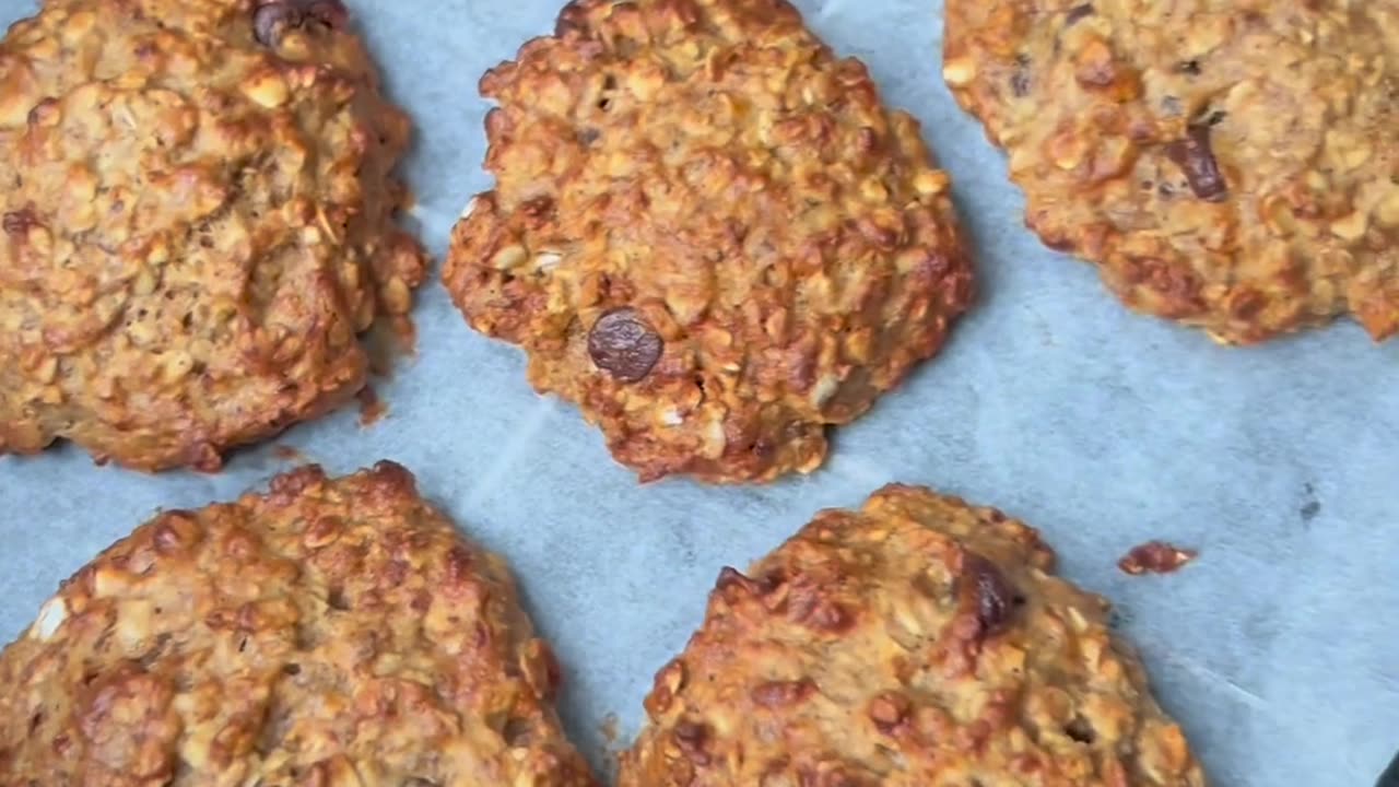 Soft bake airfryer cookies.