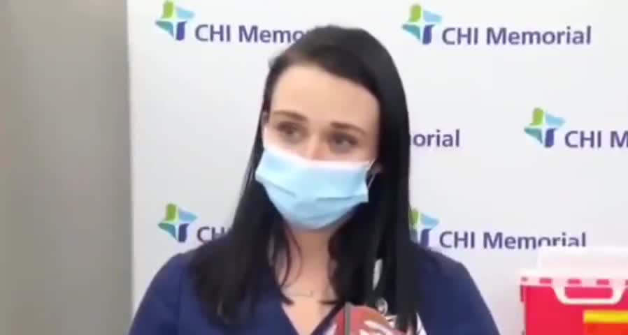 US-Krankenschwester bricht 15 min nach der ...Impfung zusammen