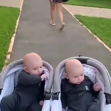 Men will be men 😋[cut twins]