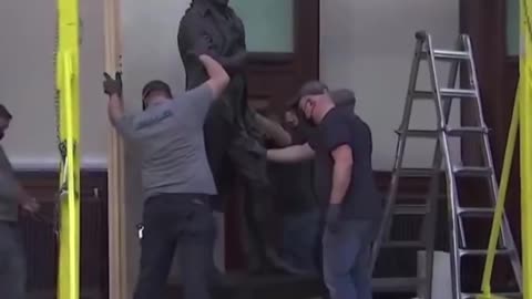 Thomas Jefferson statue removed from New York City Hall after 187 years.