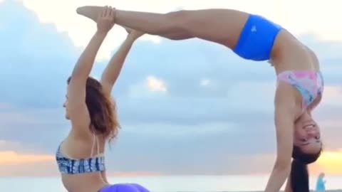 Beach Fitness Goals: Girl Shows Her Stunning Workout Routine!