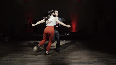 SHOWTIME - AWESOME SWING DANCE By Samantha & Brian - NYC