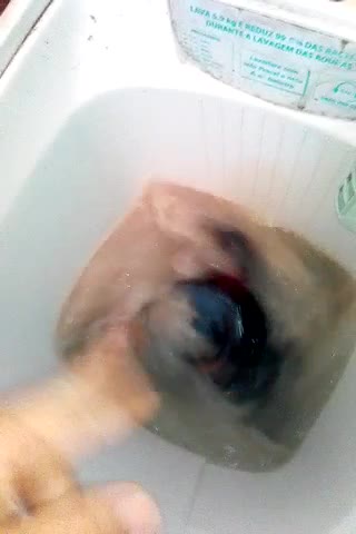 lavando roupa na maquina 2