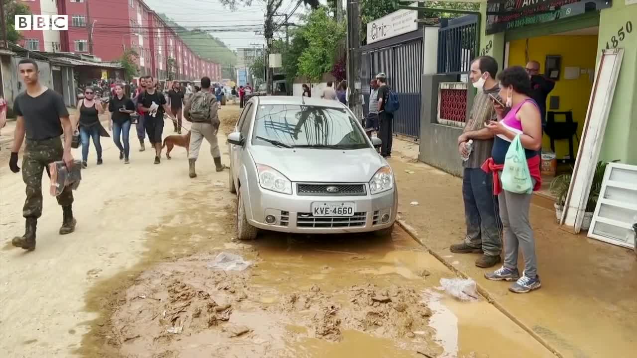 Deadly landslides wreak havoc in Petrópolis, Brazil - BBC News