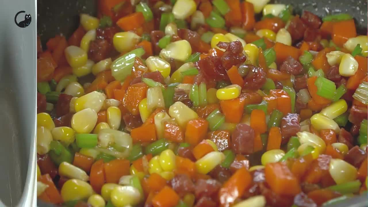 Don't just cook rice directly, cook it with eggs because kids will eat all the rice in the pot