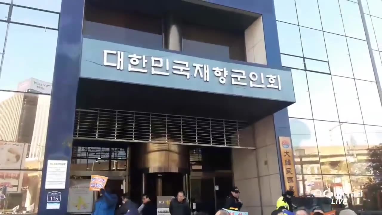 20190109_V3_S02(U70TuZxf0pc)국민의 성명서를 향군에 전달 도중 경찰의 저지로 아수라장되다!!!