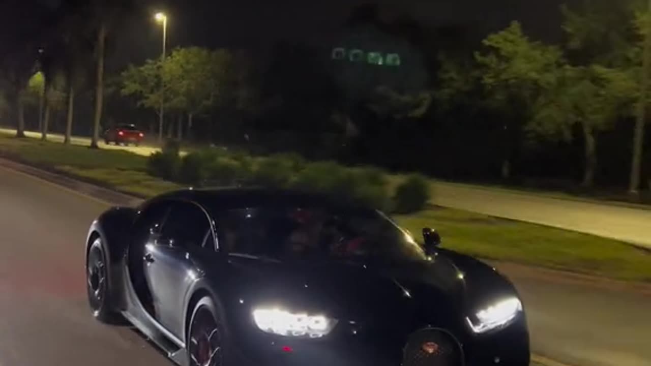 Bugatti Chiron #fyp #bugatti #bugattichiron #chiron #hypercar #supercar #crazyroadsters #viral