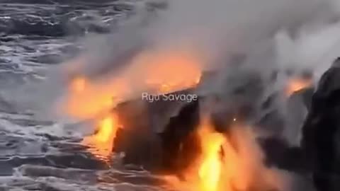 Lava vs Water Hawaii Vulcano