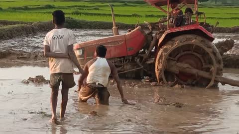 बुरा फंसा mahindra yuvo tech