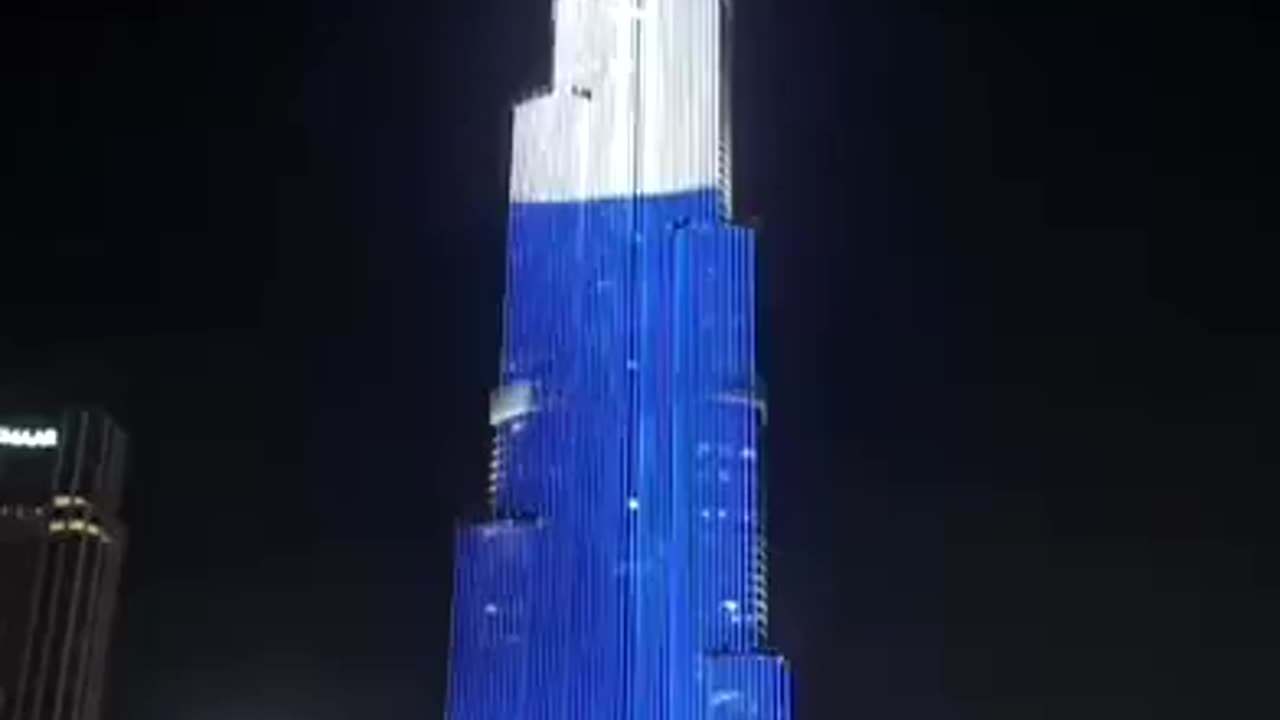 Dubai lights up the worlds tallest building to honor Russia Day