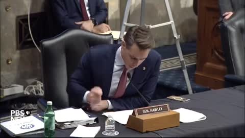 Sen Hawley TKOs Wray For Politicizing The FBI
