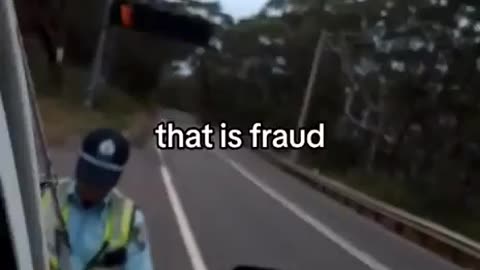 This Australian🇦🇺 man knows his COMMON LAW and teaches this officer quite the lesson😆
