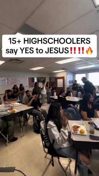 🔥🚨 PRAISE GOD!! 15+ High School Students say yes to Jesus in their classroom!! 🙌🏼