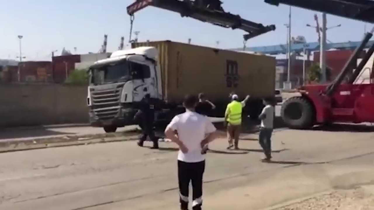 Heavy Truck Driving Fails Caught on Camera