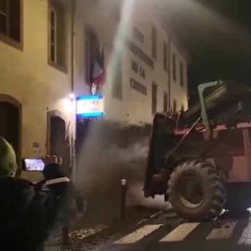 🇫🇷Gli agricoltori francesi non contenti dei blocchi...