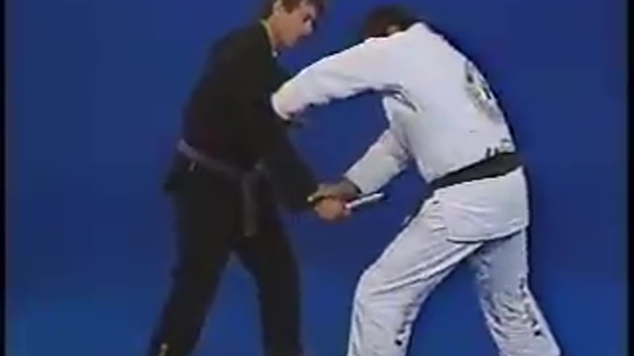 Joe Moreira BJJ Volume 21 Self Defense Gun Knife Attacks