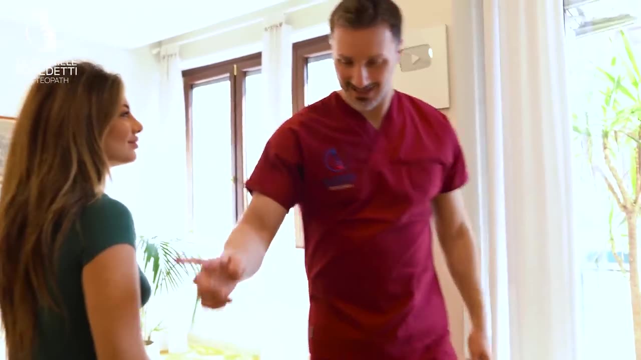 Hip problems! unlock hip !Unlocking Her Hip Using Chiropractic - Made a HUGE POP!