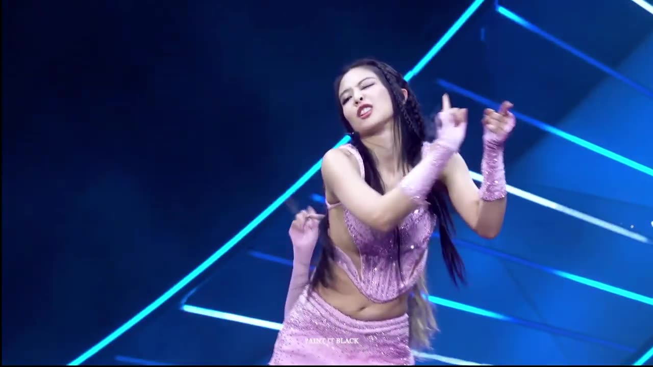 JENNIE slowmo on stage_How You Like That