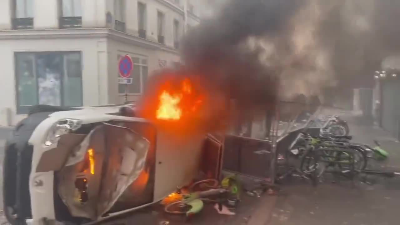 Paris being culturally enriched this Christmas Eve.