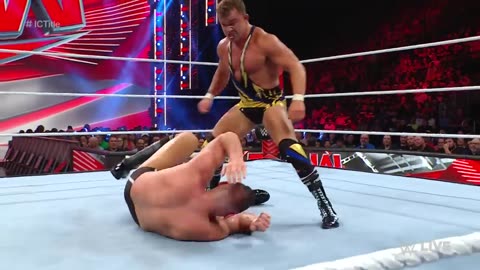 Chad Gable shocks Gunther with a count-out victory: Raw highlights, Aug. 21, 2023