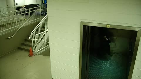 7110CVCULElevator#3Lobby_2021-01-06_18h20min01s657ms.mp4
