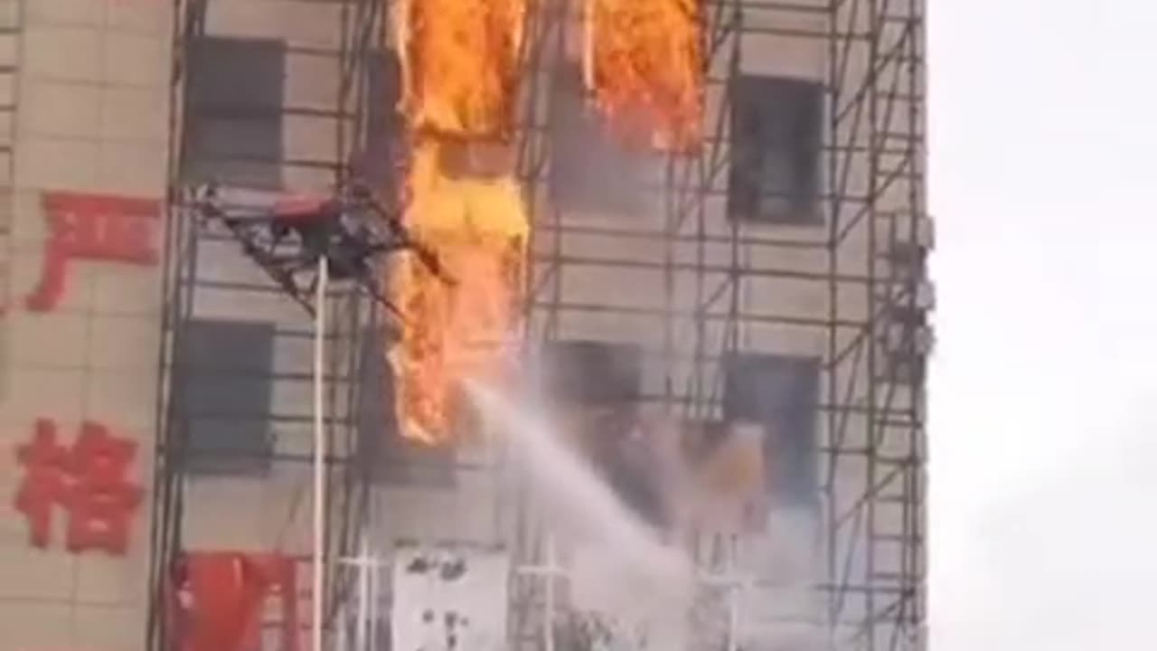 A building on fire in China will be extinguished by drones, such is the new technology