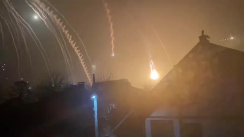 There are at least six explosions in the government quarter of Kiev, eyewitnesses report