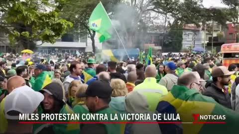 Persisten las protestas por derrota de Bolsonaro en Brasil | Noticias Telemundo