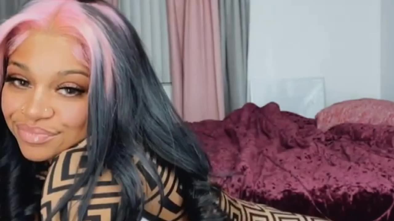 Curlyy Red aka FtnBae Twerking in sexy body oufit