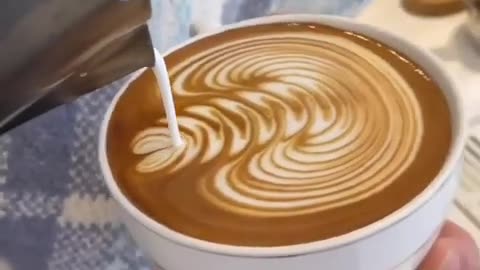 How to draw on coffee with milk