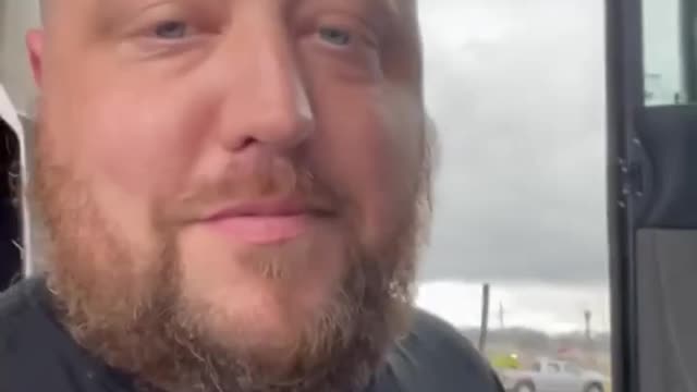 Tennessee trucker sends a wakeup call and everyone needs to listen to it