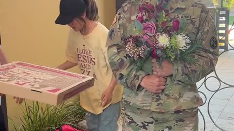 When pizza woman sees her Military Husband!!🥺❤️🇺🇸