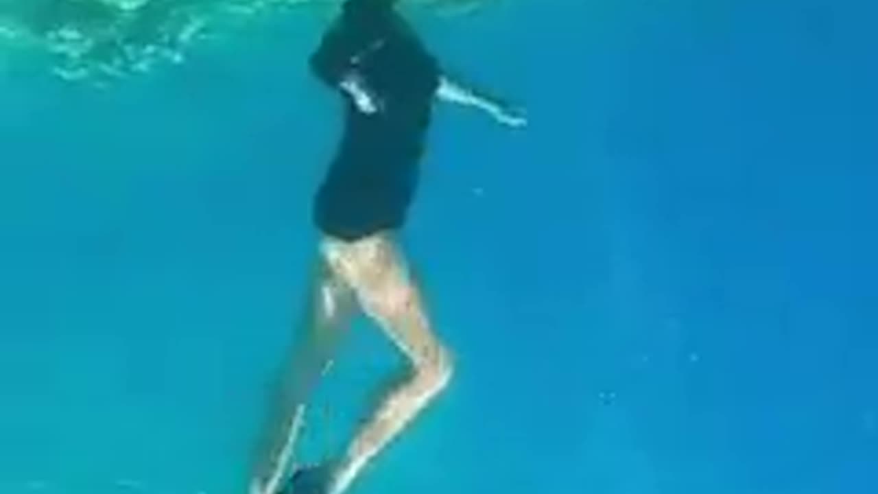Astronaut in the Ocean walk