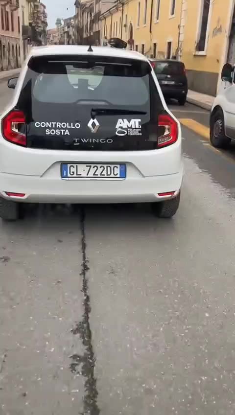 🛑Verona - Telecamere mobili che fanno multe alle auto in sosta.